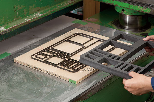 برش فوم با دستگاه cnc